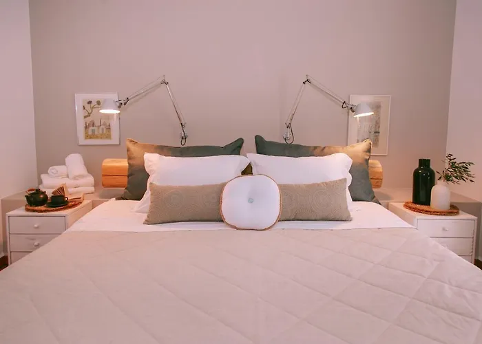 فيلة Delfini Kini